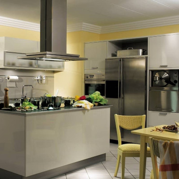 CORNISA DECORATIVA POLIURETAN Z51 150X150X2000