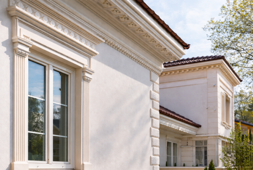 Fațada care schimbă prima impresie: cum transformă profilele decorative o casă obișnuită într-una memorabilă