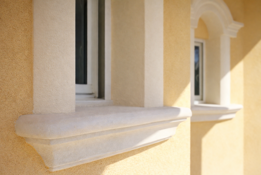 Solbanc exterior: cum îl alegi și cum îl montezi corect ca să protejeze fațada